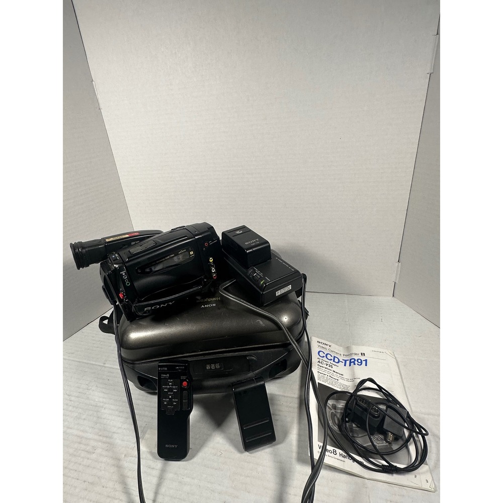 Sony Handycam Video 8 CCD-TR91 Camcorder Bundle SteadyShot 10x Zoom NTSC Case
